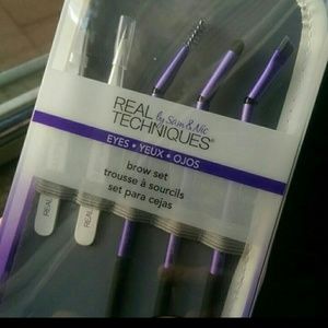 Brow Brushes & Clutch Set NEW REAL TECHNIQUE